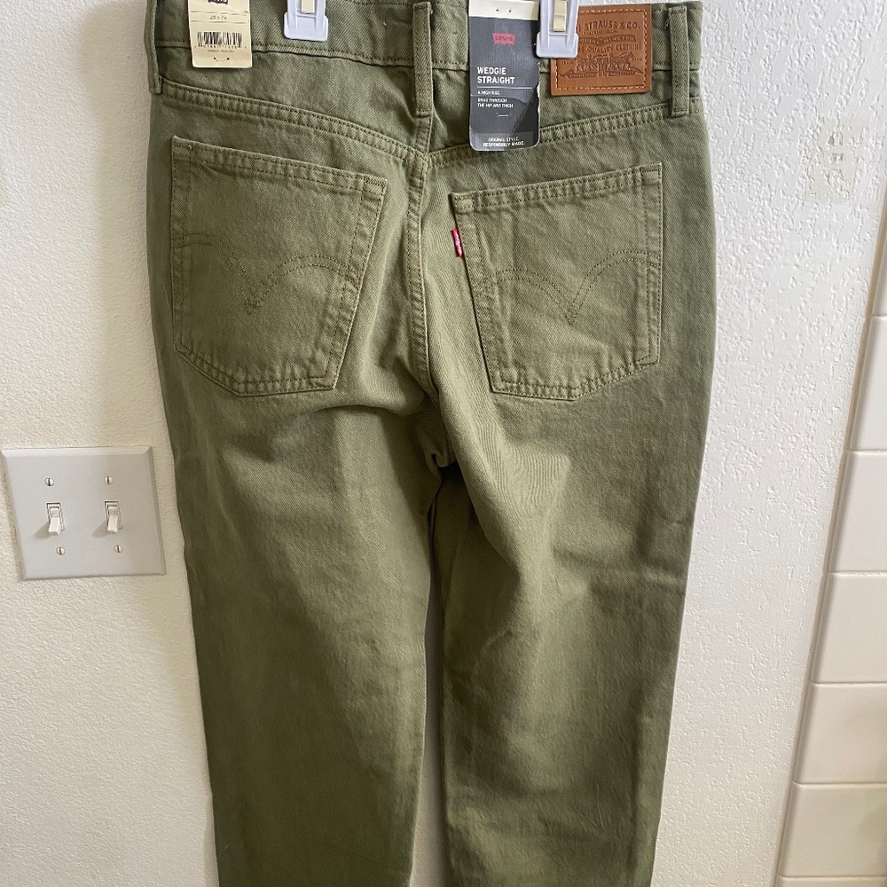 NWT Women’s Levi’s straight high rise